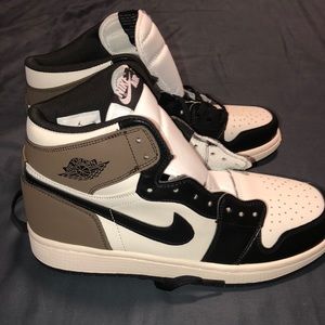 Dark Mochas Air Jordan 1